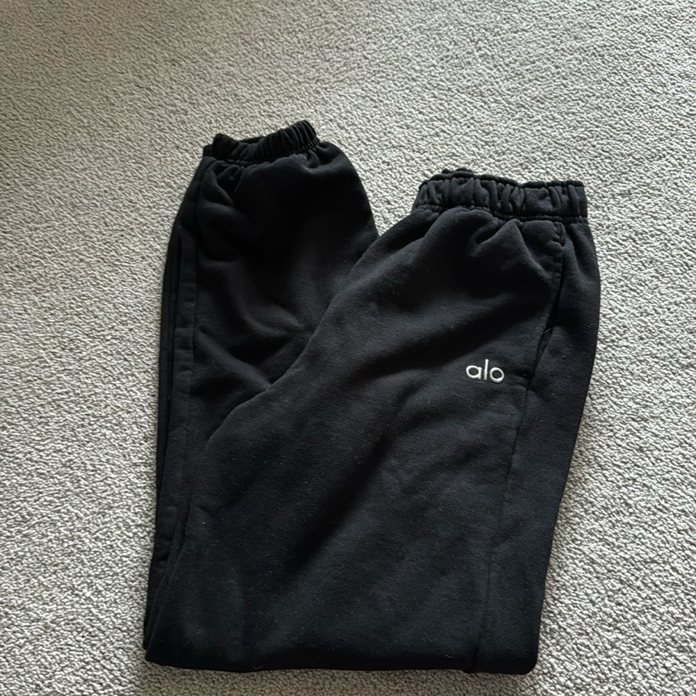 Alo accolade sweatpants worn once in great condition size Small
